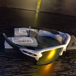 Oakley Flak 2.0 XL White W/ Polarized Gold Lenses And Three Other New Lens Sets Oakley Flak 2.0 XL