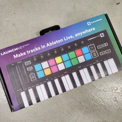 LAUNCHKey Mini Controller / Novation / Ableton Live / Synth Keyboard/ Drumpads / Beatmaker / Music Equipment / Instruments