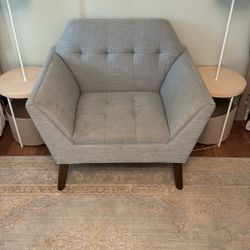 Comfy Living Room/Bedroom Chair