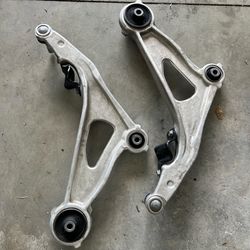 2015 Nissan Pathfinder OEM used front control arms