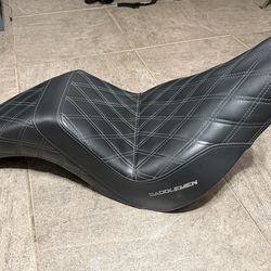 Saddlemen step up seat Harley softail