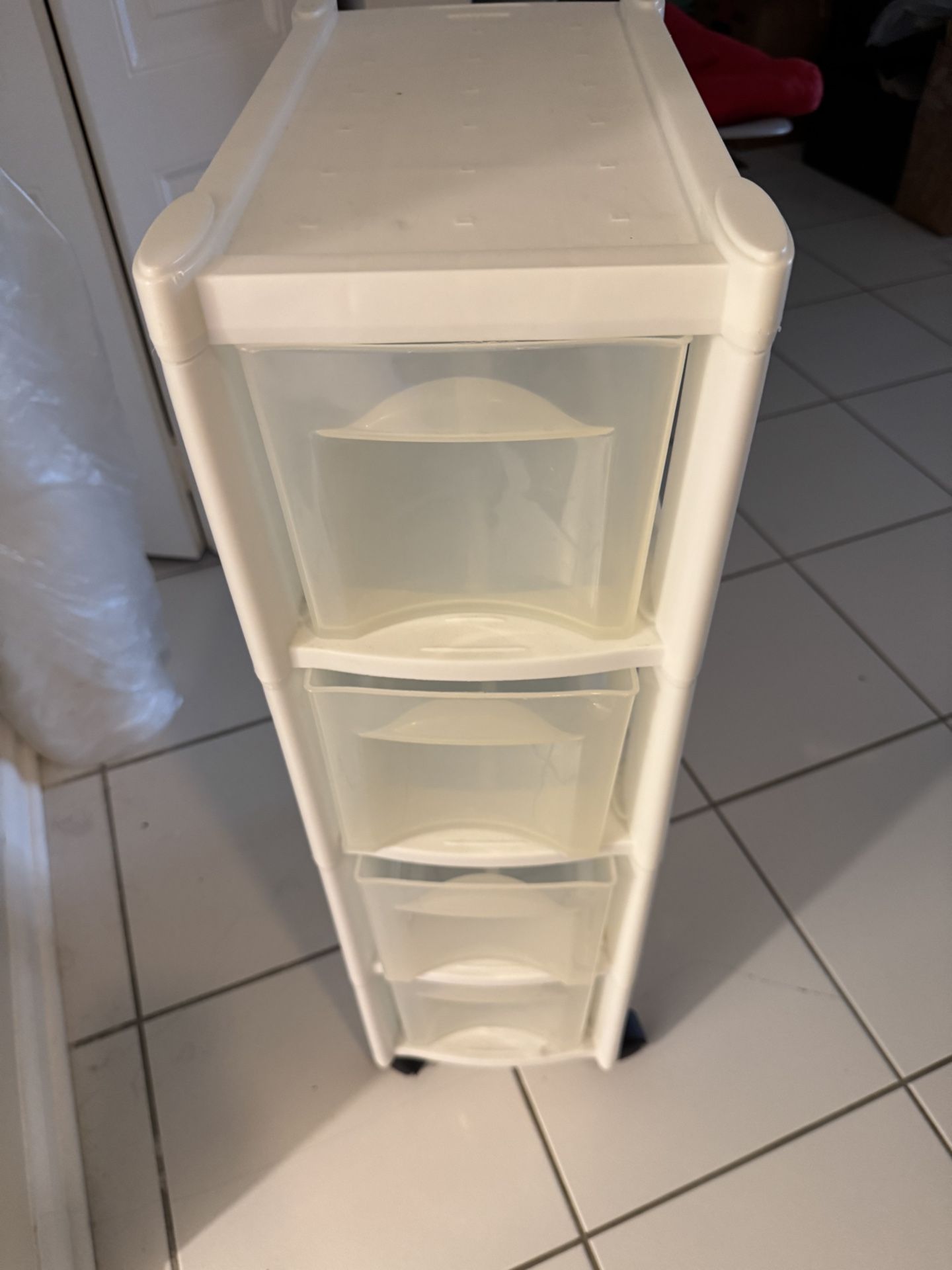4 Drawer Rolling Cabinet (Rubbermaid )