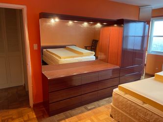 5 pc Formica Bedroom Set - like New