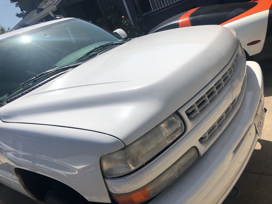 2000-2002 Chevy Silverado HD Hood