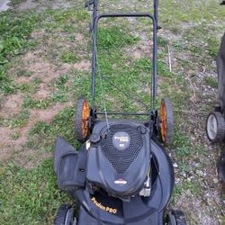 Poulan Pro Self Propelled Lawnmower 