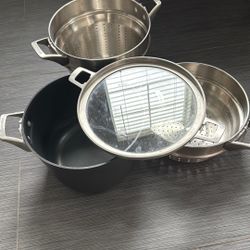 Calphalon Pot with 2 Strainers and Lid