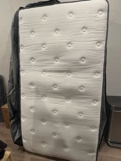 Plush Hybrid Twin Mattress with Cooling Gel