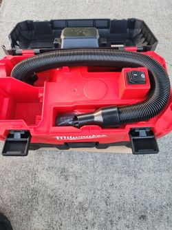 Milwuakee aspiradora m 18  nueva