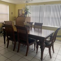 Cindy Crawford  Table Brown Solid Oak 6 Feet Long  Comes With The Leaf 