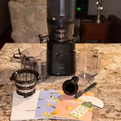 Nama J2 Cold Press Juicer (black)