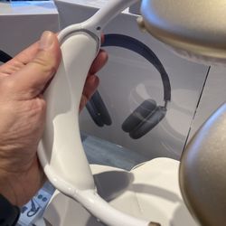 Super Cool Bluetooth Headphones With Carying Case 