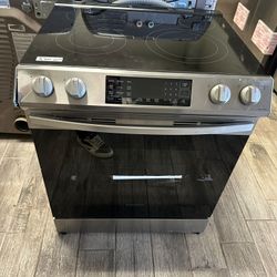 Samsung stainless steel slide in electric stove new scratch dent