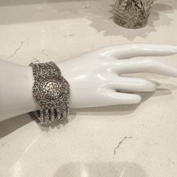Bracelet Multiple Strands Sterling  Silver With Gold Details On Top. Size 7.5 Magnet Closure