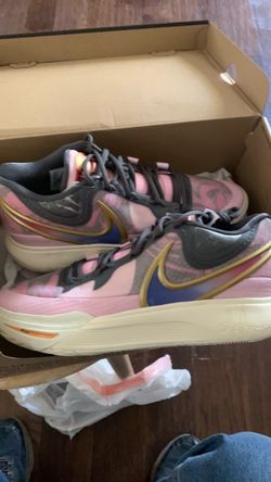 Nike Kyrie Low-Top Basketball Sneakers