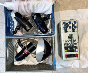 Norman P2000D professional strobe power pack.3 Norman lamp head 3 reflectors 3 umbrellas .