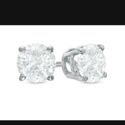 An exclusive set deal of 1 carat natural diamond earrings and 1/2 carat diamond necklace pendant on 14K gold settings