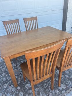 5 pc Wood Kitchen Table - $100 - FREE Delivery - READ Description