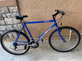 Blue Diamondback mountain bike vintage Topanga model from the 1990s. 26 inch