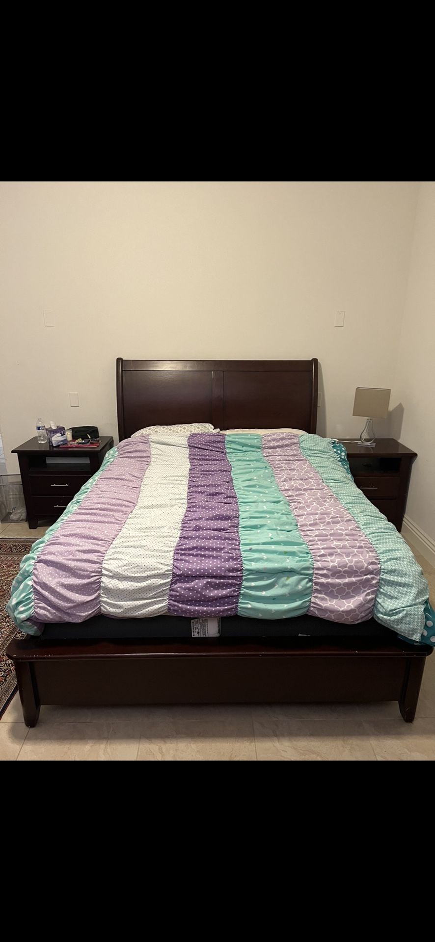 Queen Size Bed With Two End Tables