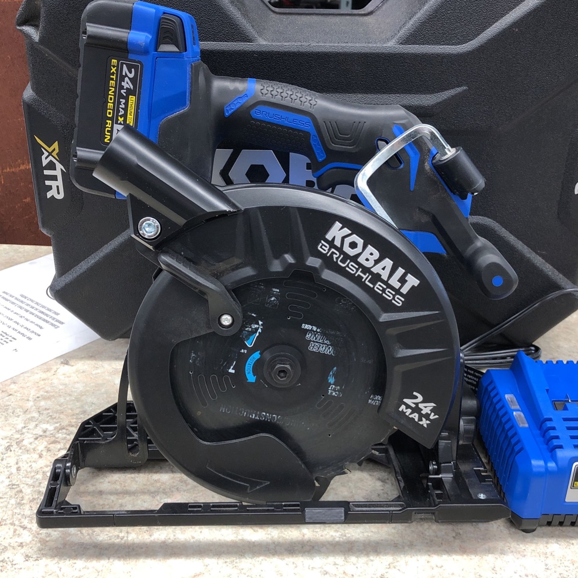 Kobalt XTR 24 Volt 7 1/4” Brushless Cordless Circular Saw With 1 4AH Battery Charger Case