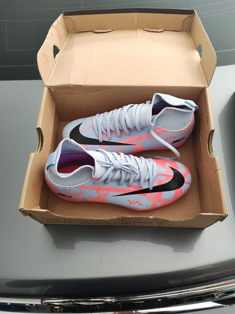 Youth Cleats Size 2.5