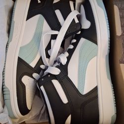 PUMA KIDS SNEAKERS SIZE 5C & 4.5c