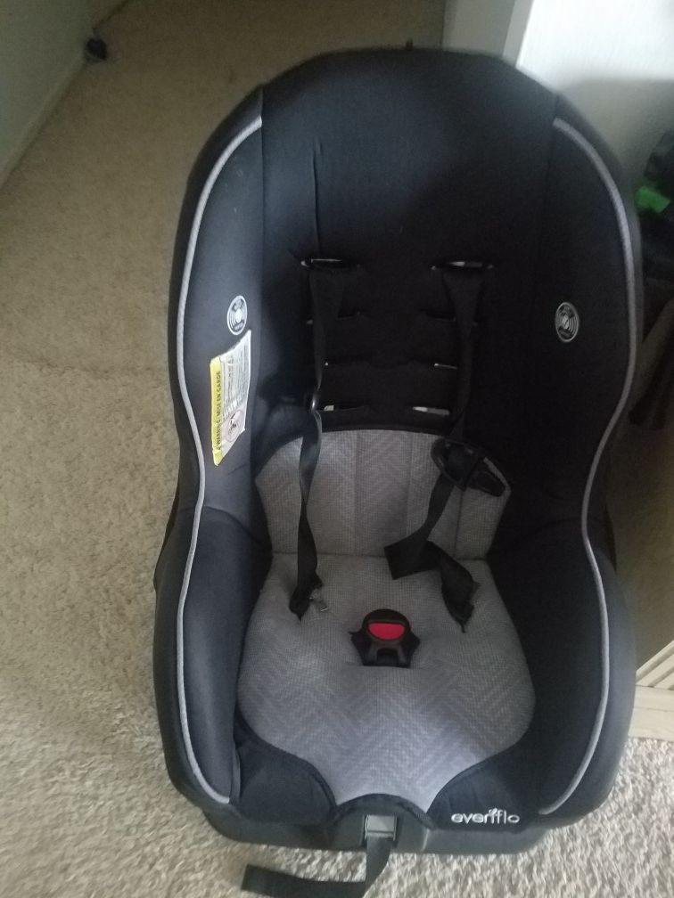 Evenflo car seat in very good condition.can be used for 2 to 5yrskids