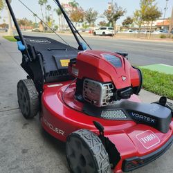 TORO GAS SELF-PROPELLED LANW MOWER 