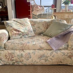 Comfy Spring Love 💕 Seat