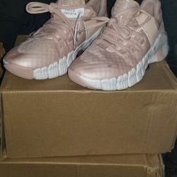 Women's Nike 2024 Free Metcon 5's