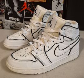 Authenticity Guarantee
Nike Air Jordan 1 Mid SE Iridescent CK6587-100 Women Size 7