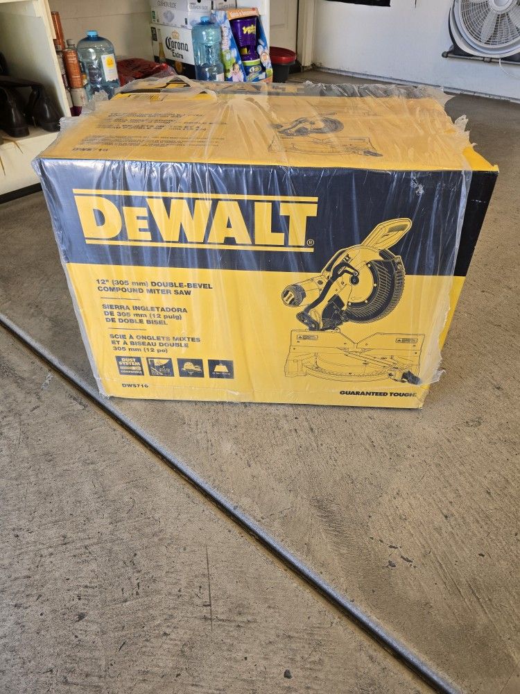 DeWalt 12" Compound Miter Saw DWS716 **BRAND NEW**