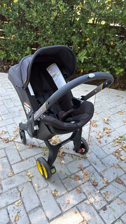 Doona LIKE NEW Car Seat Stroller