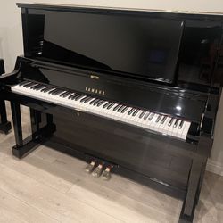 Like New Yamaha Upright Piano In Superb Condition Will Deliver And Tuning