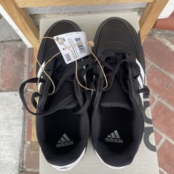 Boys Adidas Size 3 (never worn)