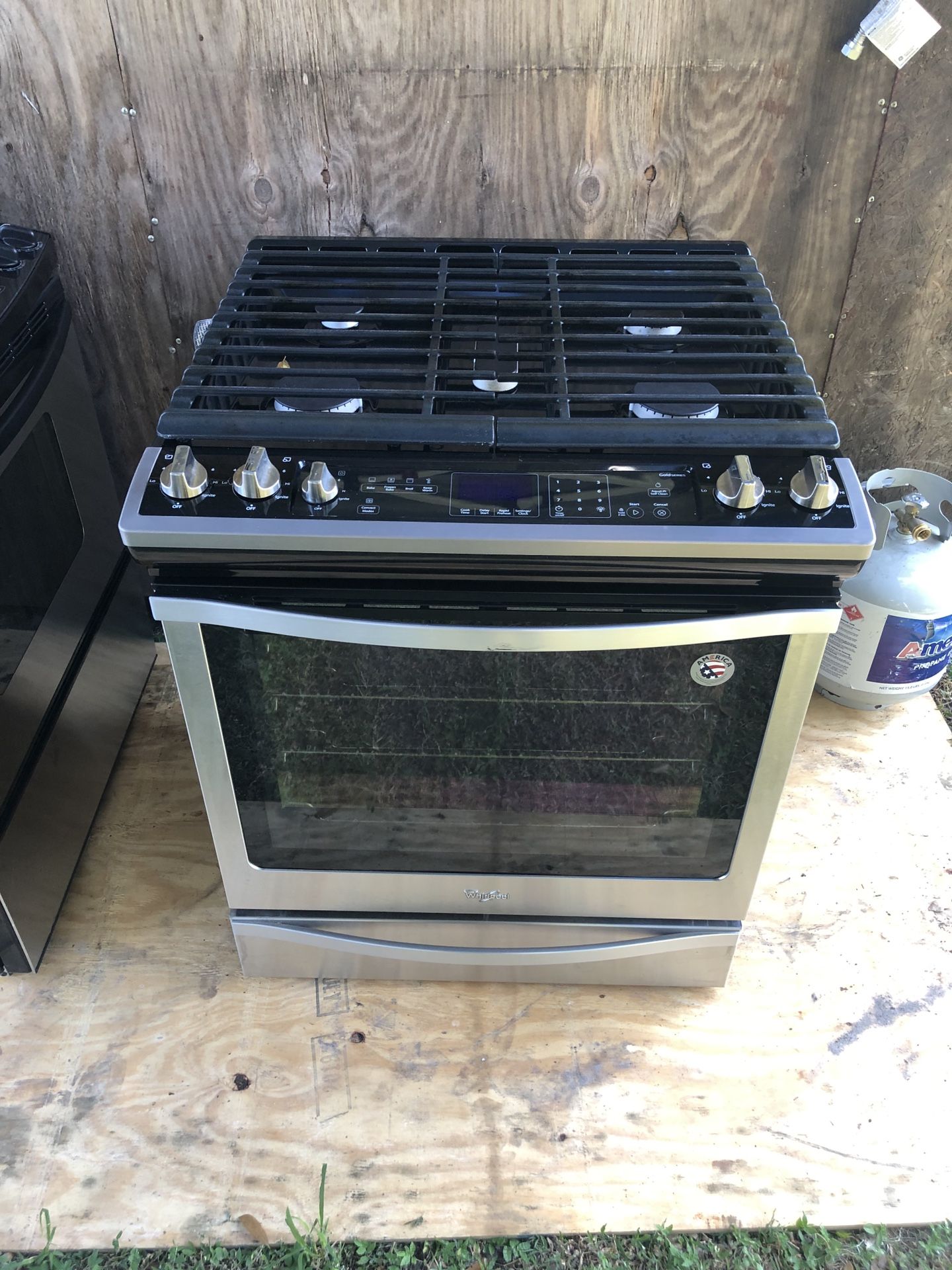 Whirlpool 6 burner gas stove for Sale in Belle Isle, FL - OfferUp