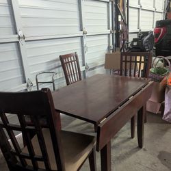 Table and 3  chairs 