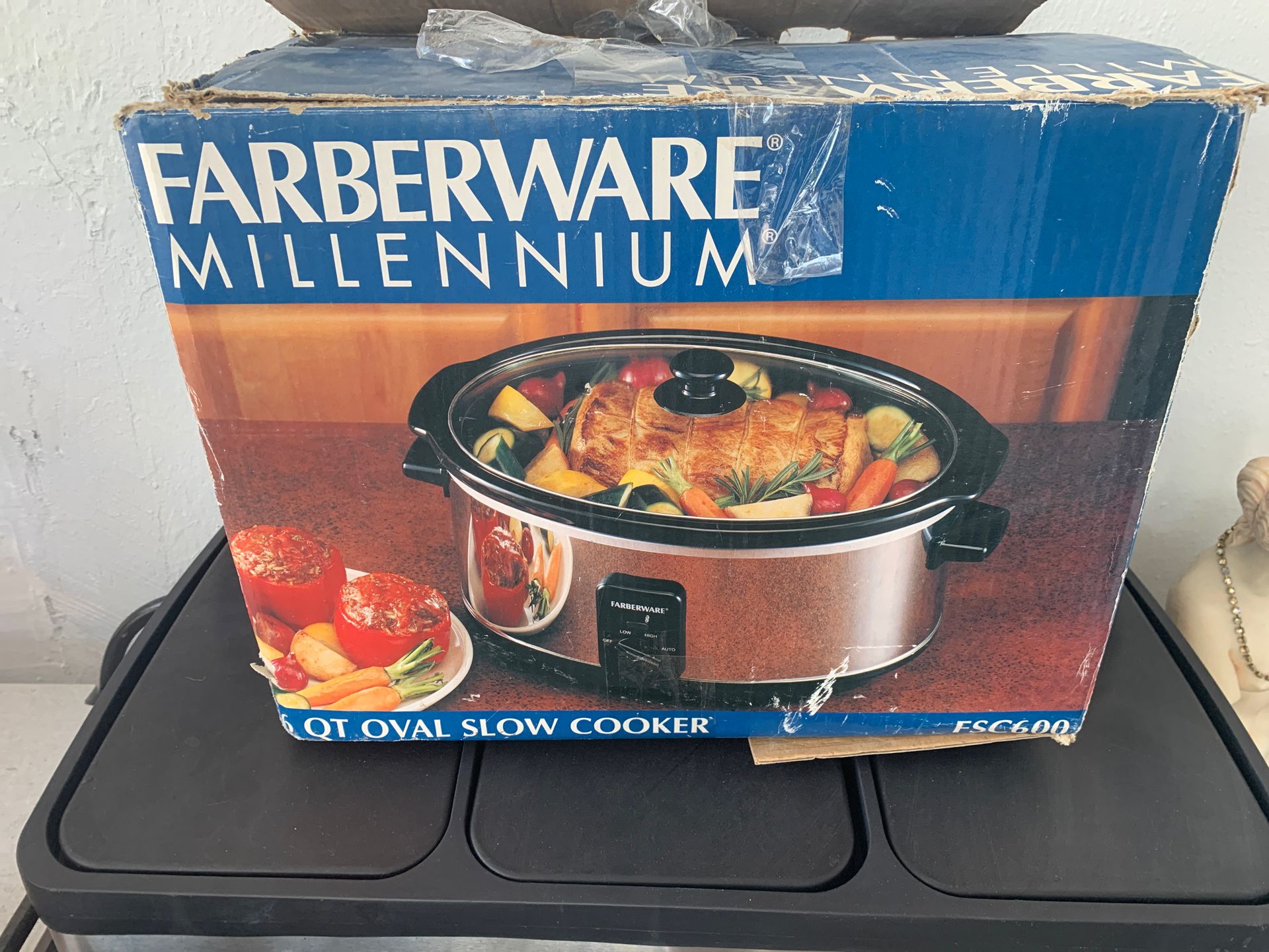 Slow cooker