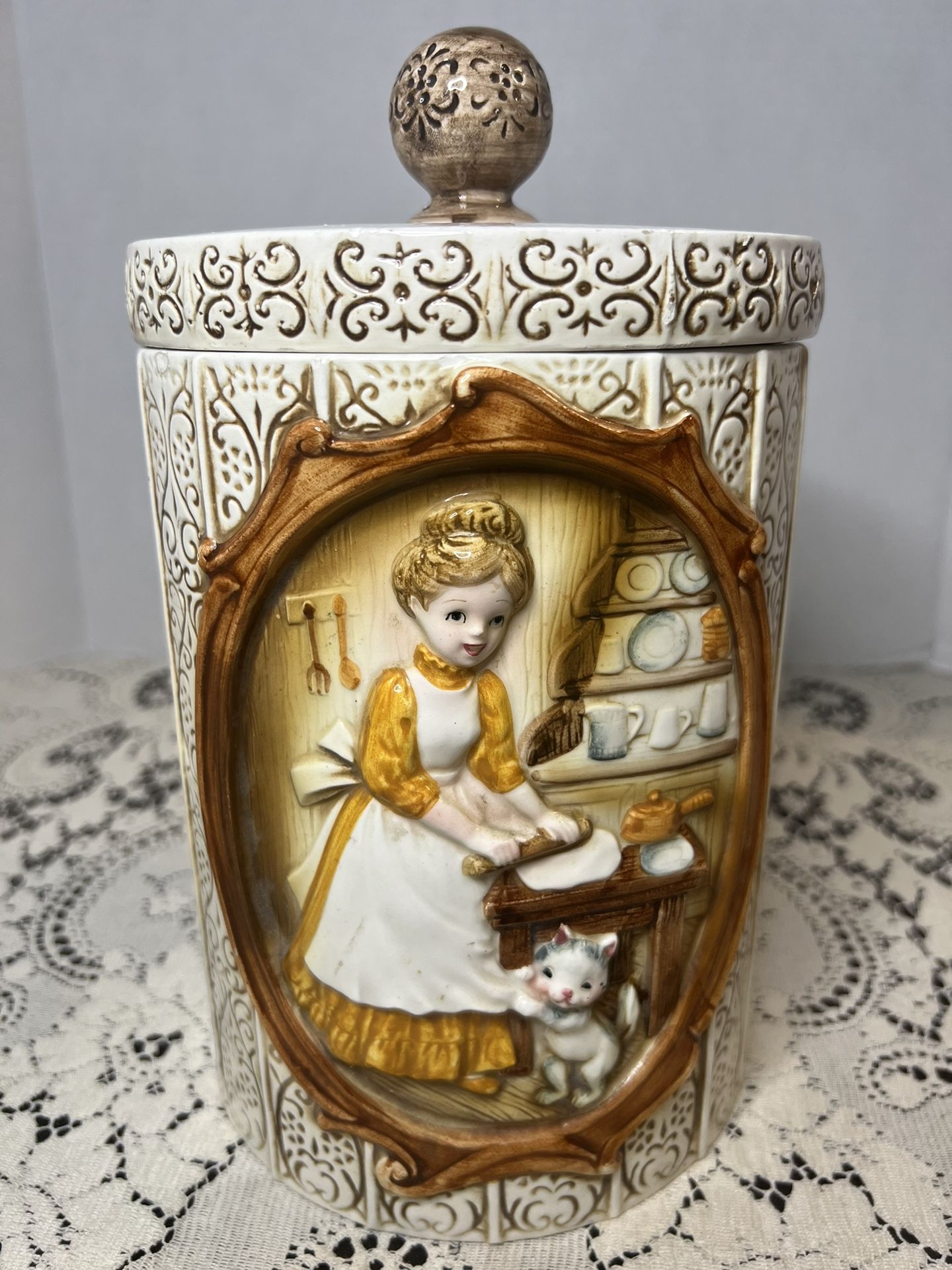 Vintage 1978 Sears & Roebuck Pioneer Women Ceramic Lidded Canister