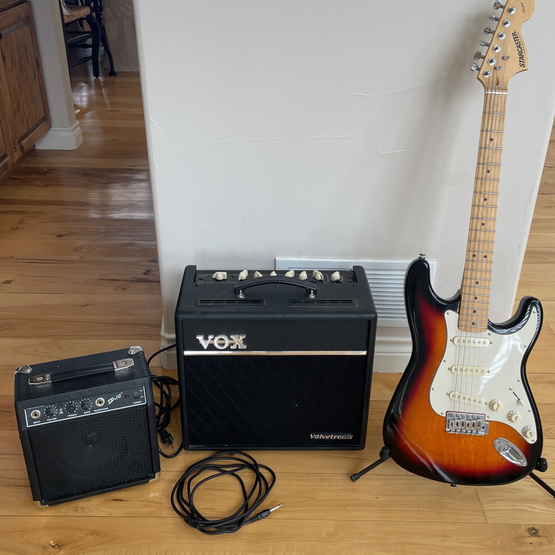 Fender Starcaster Guitar W/amp and speaker