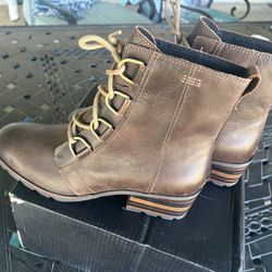 Sorel Women’s Waterproof Boots Size 12