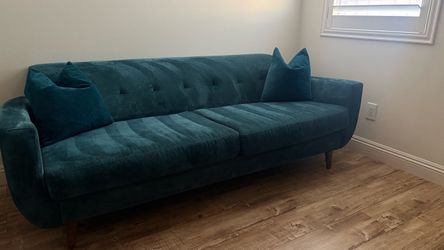 velvet sofa/couch Modern emerald green/ velvet sofa/couch