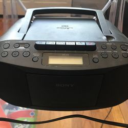 Sony CD Cassette Radio CFD-S70B