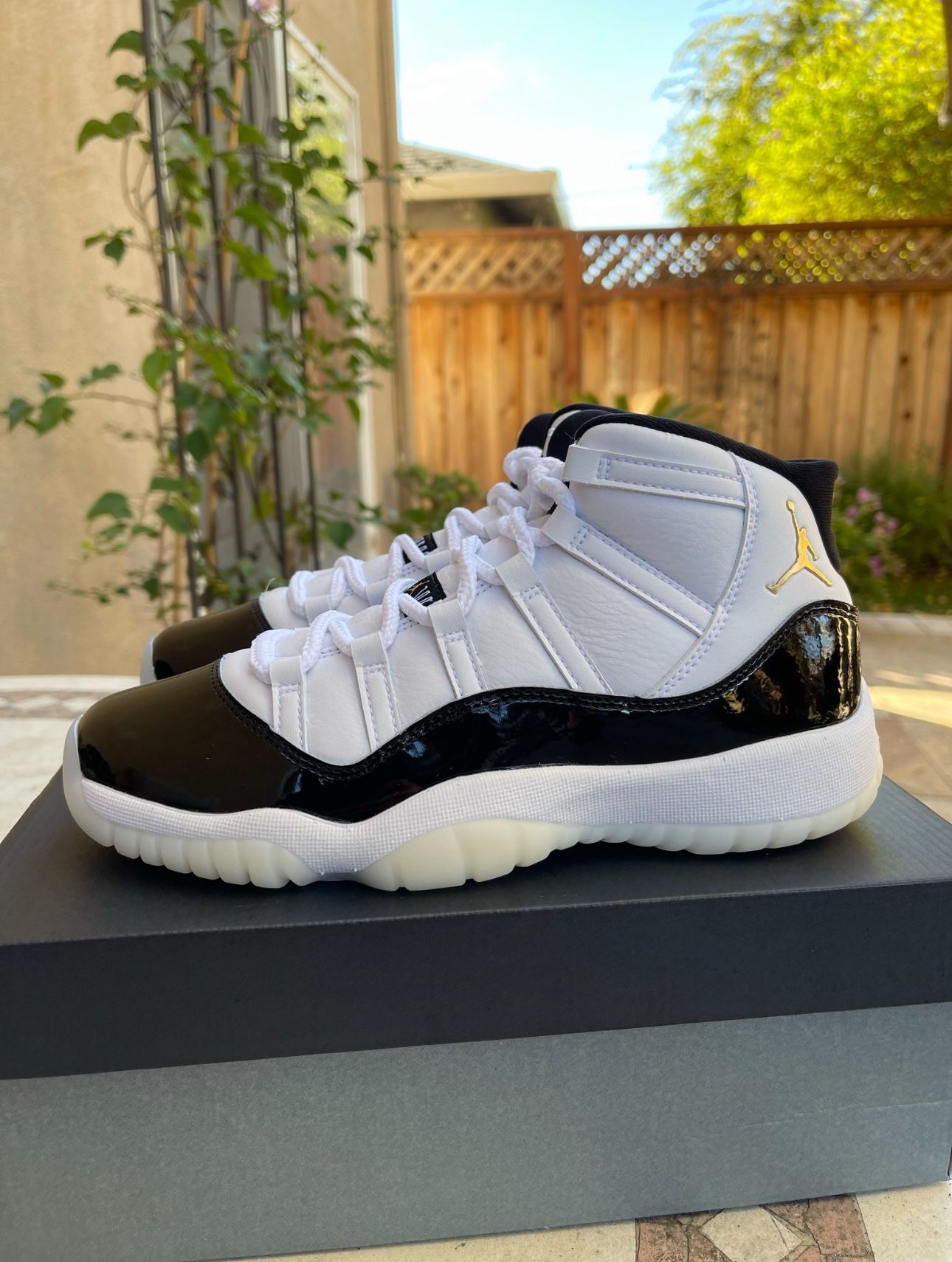 Jordan 11 Gratitude Size 6.5 Y