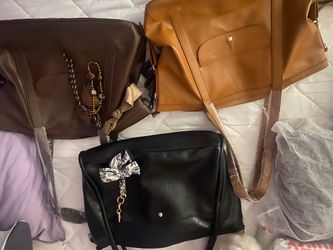 👜 Trendy Women’s Shoulder Bags – Like New! 👜