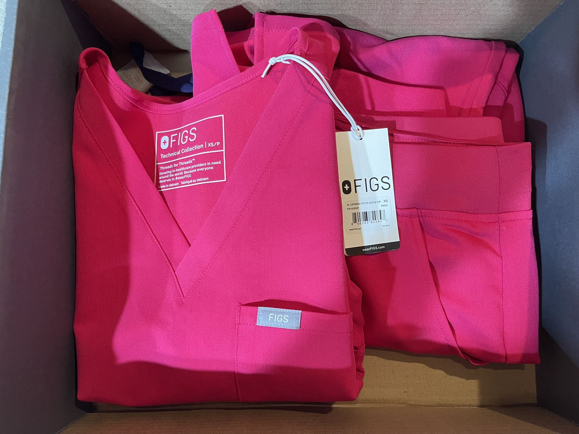 NEW Figs set Catalina technical collection scrubs