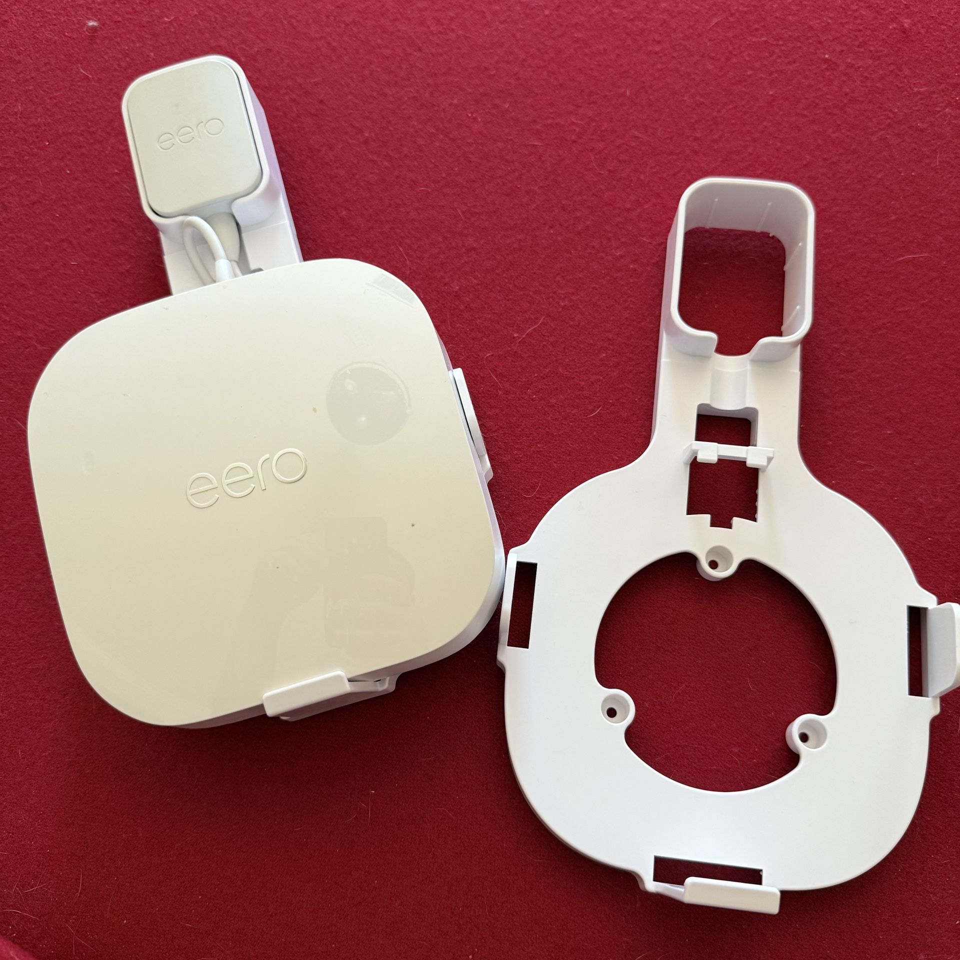 Eero Pro 6E WALL MOUNT 3 Of 3