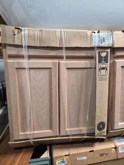 Hampton Bay
Recessed Panel 27 in. W x 24 in. D x 34.5 in. H Assembled Base Kitchen Cabinet in Unfinished