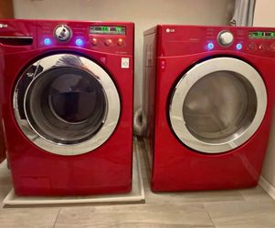 LG Front Load Washer and Dryer Set (electric)