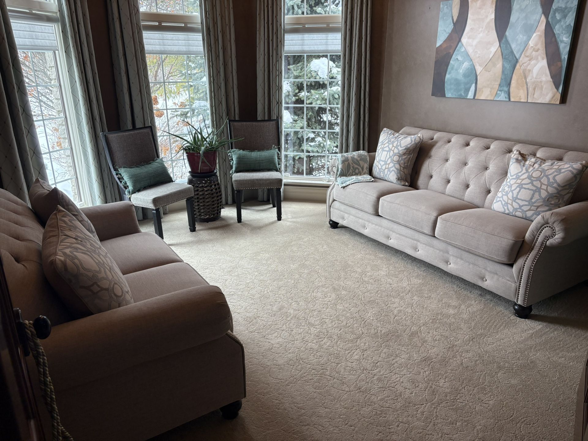 Living Room Furniture Set – Excellent Condition (Barely Used)